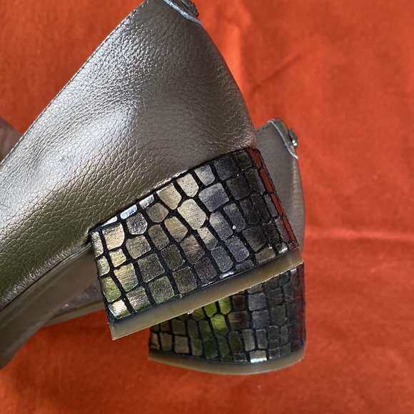 Anne Klein metallic taupe leather 1.5” heels. Worn once. EUC. - Picture 10 of 10